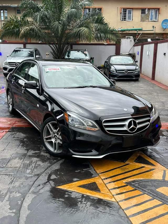 A picture of Super Excellent Mercedes Benz E350 2013 TOKS STANDARD Leather seats