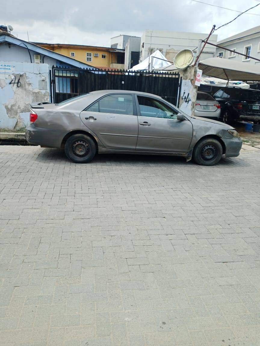 A picture of 05 camry