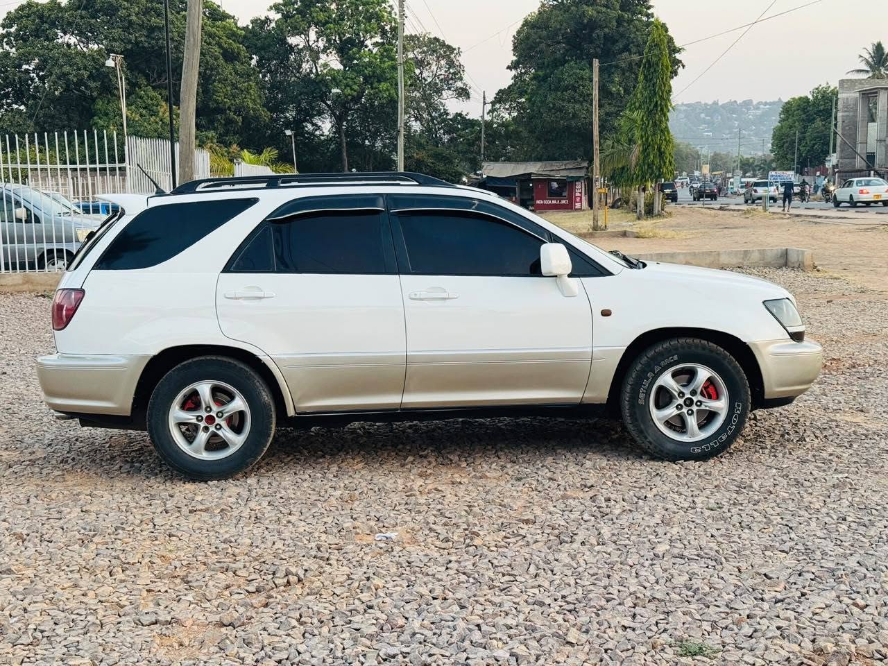 A picture of TOYOTA HARRIER OLD DHX INAUZWA ML10 800 000 ENGINE SAFI