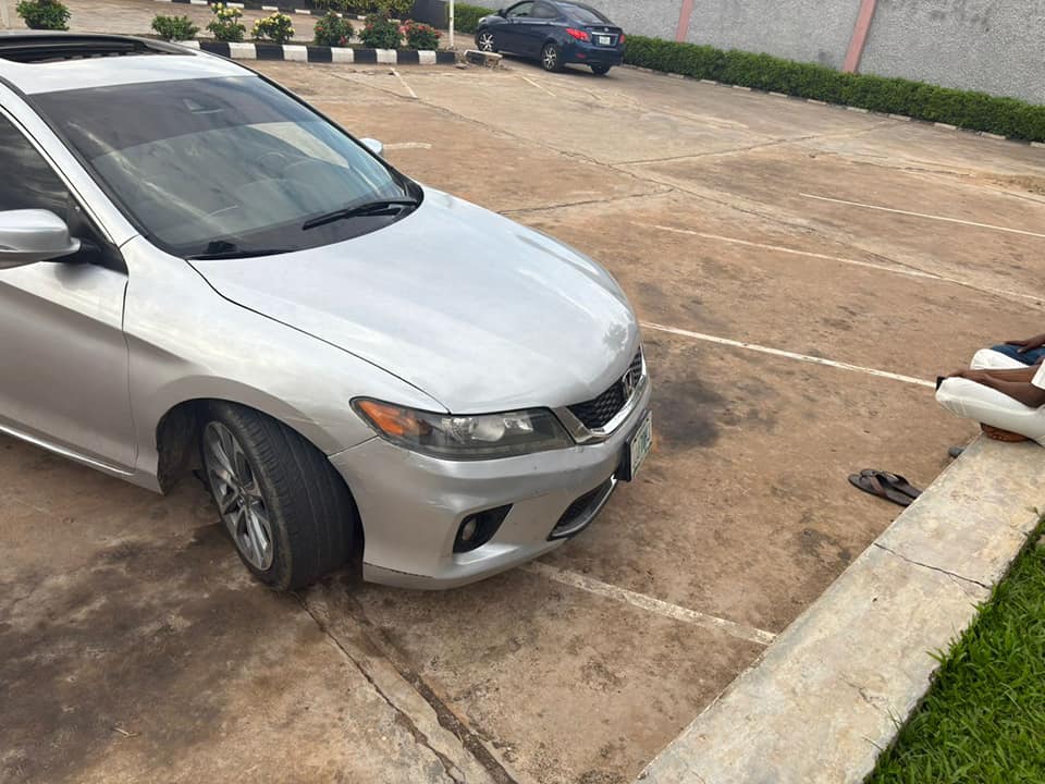 A picture of Distress sale Honda Accord V6 One door with original document