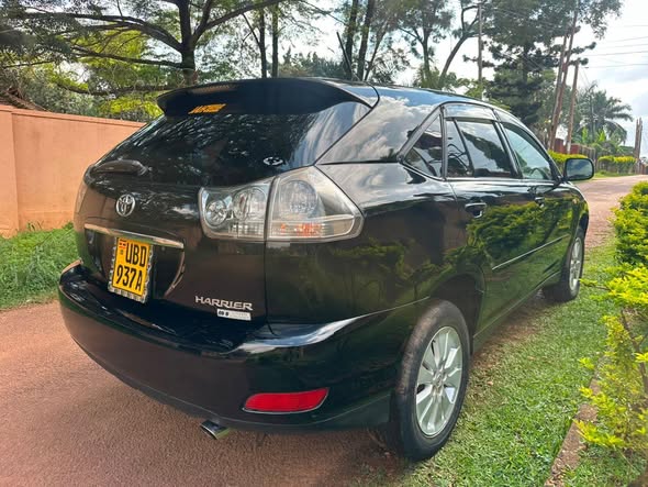 A picture of 2006 Toyota Harrier 2006