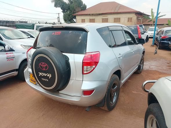 A picture of Toyota rav4 24 millions CALL 0786 92 82 59 LOCATED