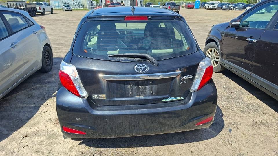 A picture of Yaris year 013 to 014 my number 08061387471 toks