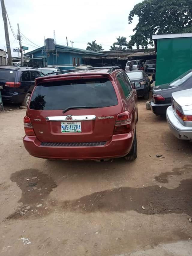 A picture of Super clean Tokunbo standard 2004 Highlander