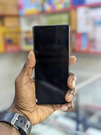 A picture of SAMSUNG S10 SONY 10