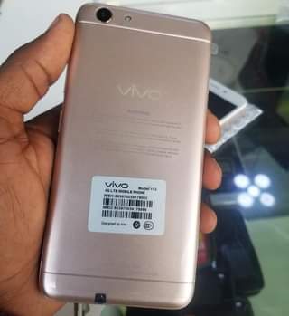 A picture of Vivo y53 Oppo A57