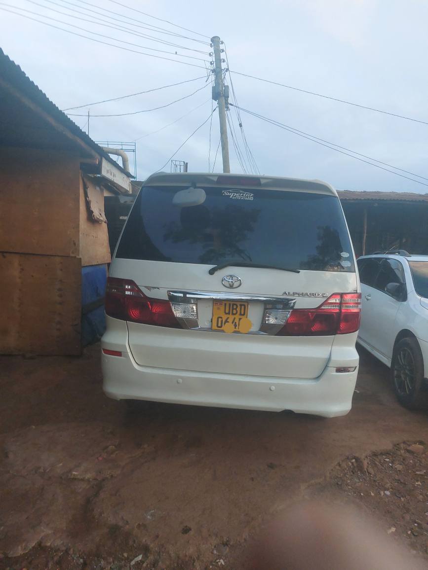 A picture of Toyota alphard 13m money needed