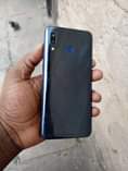 A picture of Inauzwa Samsung A20 ina kidot juu nataka 130 nicheki inbox