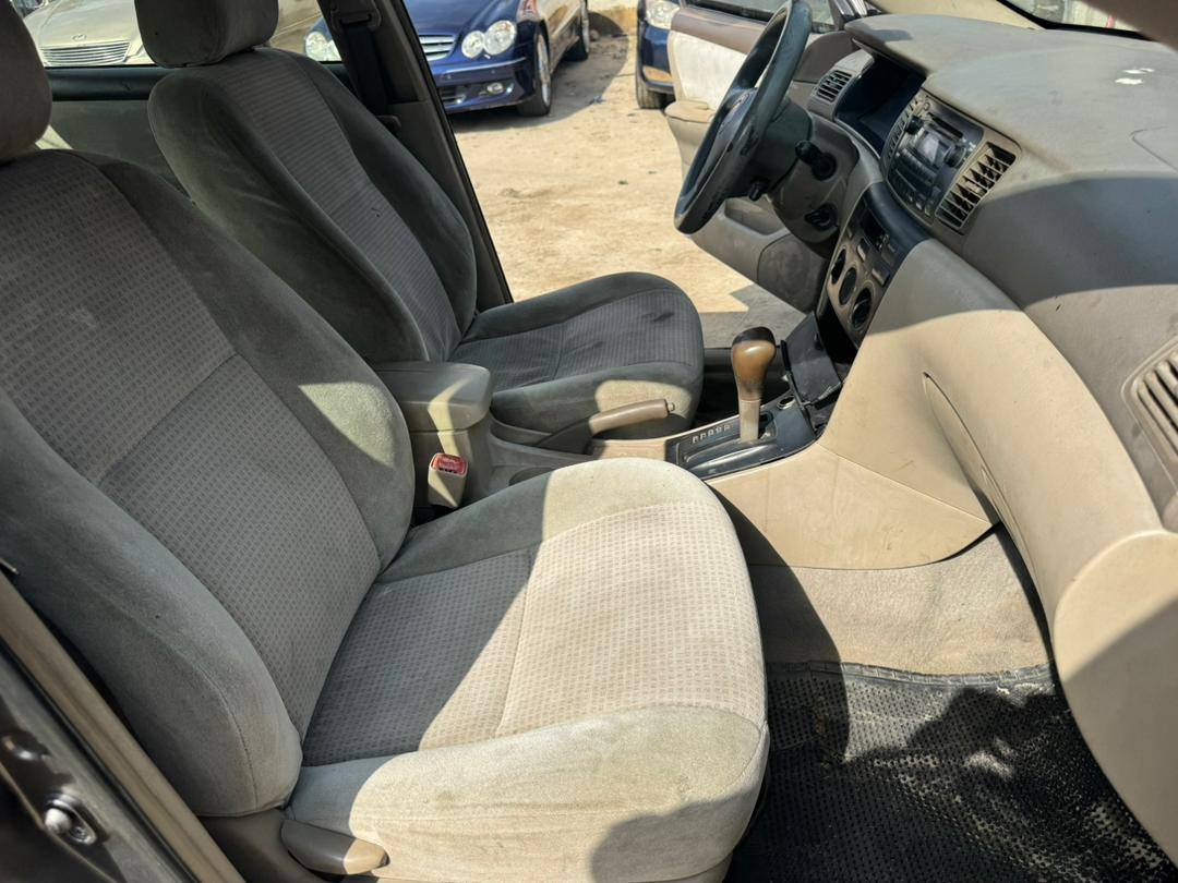 A picture of Toyota Corolla 2004