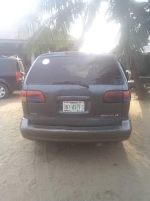 A picture of TOYOTA SIENNA VERY GOOD ENGINE AND SOUND CLEAN BODY AND
