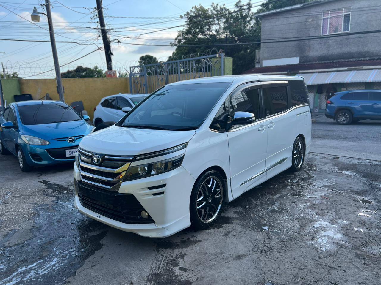 toyota voxy