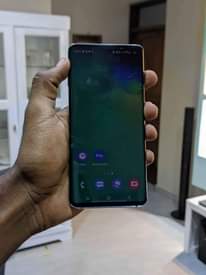 A picture of Samsung s10 gb128 duos