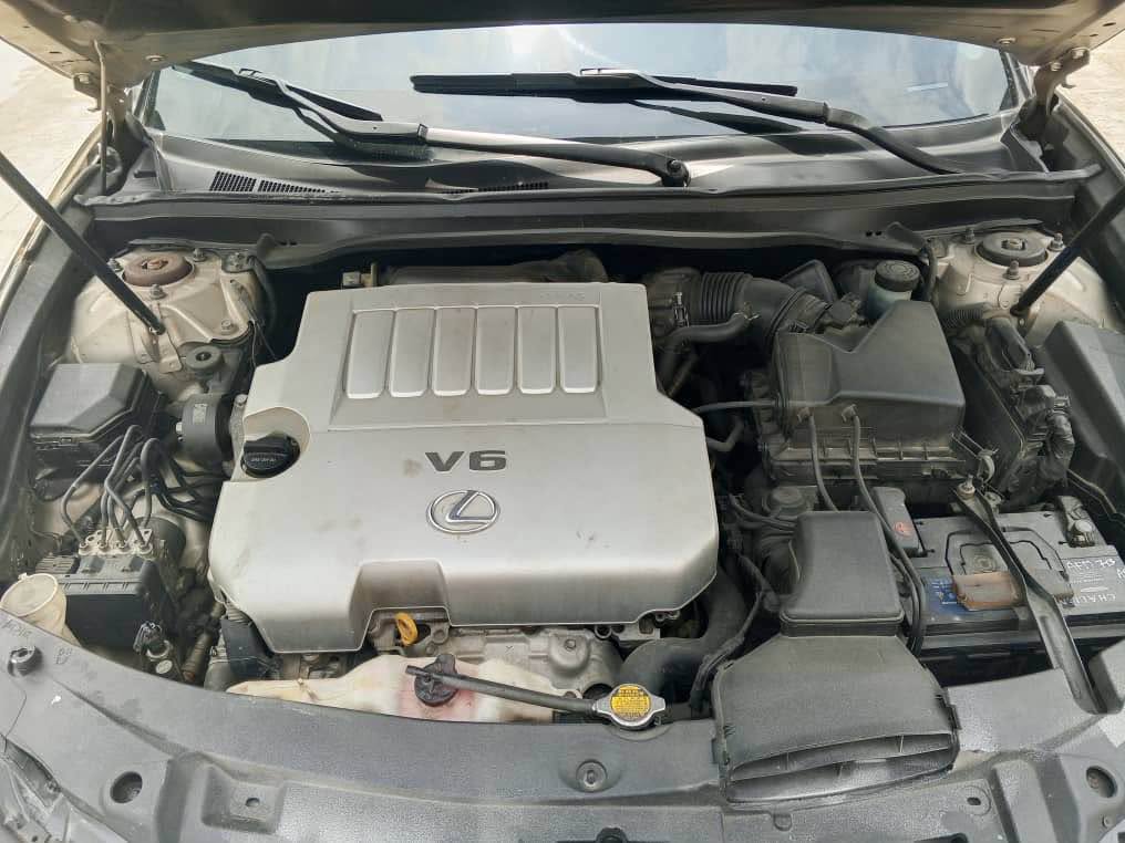 A picture of Sharp 2014 Lexus es350 for sale 13m