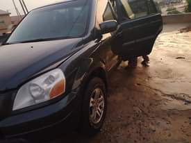 A picture of 2004 Honda Pilot