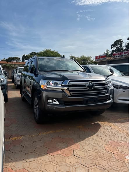 A picture of 2018 TOYOTA LAND CRUISER ZX v8 0703788764