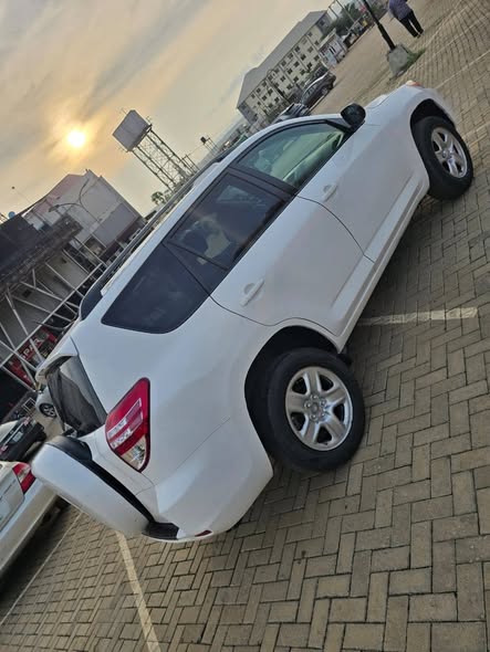 A picture of Distress very sharp Toyota Rav4 2010 with untermperd 4 plug