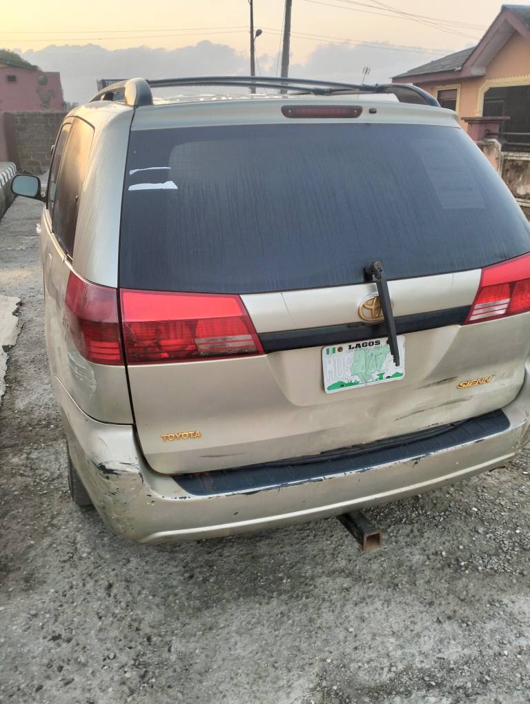 A picture of Naija used Toyota Sienna