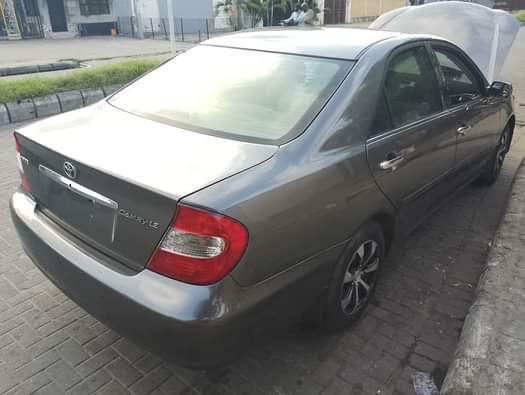 A picture of 2004 Toyota Camry painted on the first body with clean