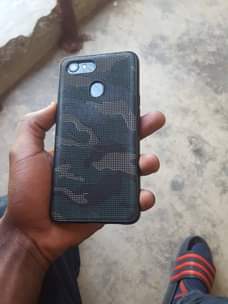 A picture of OPPO A83