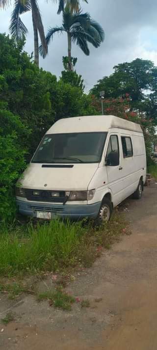 A picture of Mercedes Benz sprinter 2002