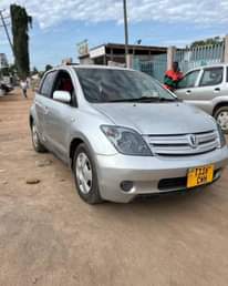 A picture of Toyota Ist Bei kitonga Niko nayo Mwanza Nipgie 0766350128