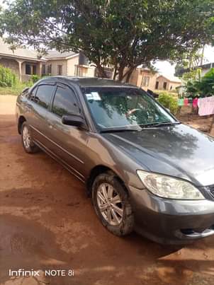 A picture of HONDA CIVIC 2004