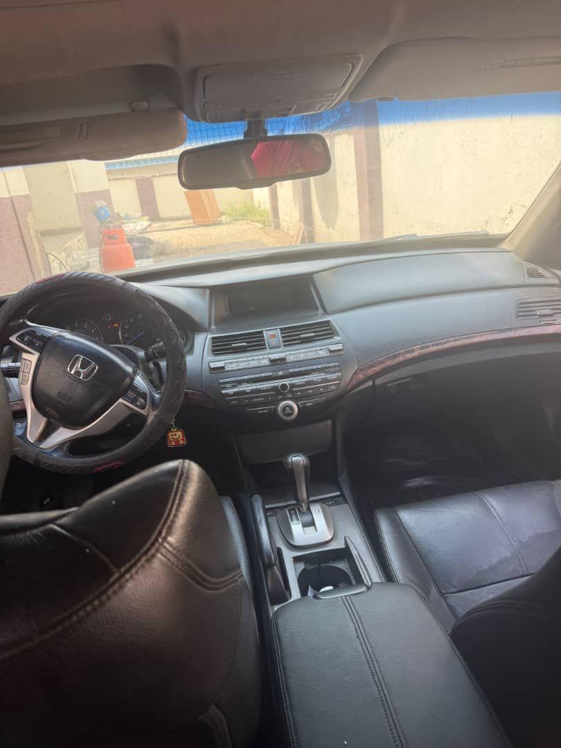 A picture of 2010 First body Honda crosstour