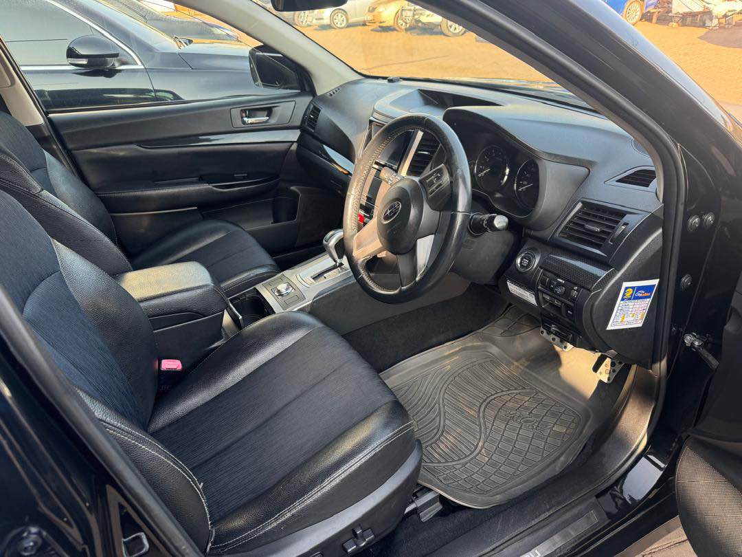 A picture of Subaru legacy 30
