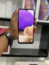 A picture of SAMSUNG A32 NA INFINIX NOTE 12 FULL BOX