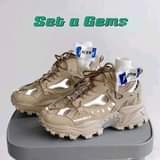 A picture of Sneakers 
