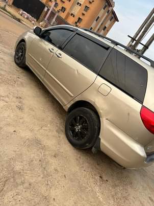 A picture of REG 2009 TOYOTA SIENNA