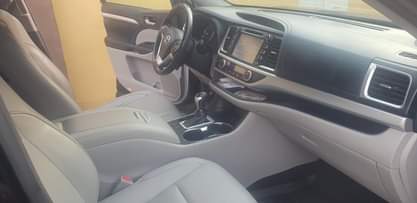 A picture of JUST ARRIVED TOYOTA HIGHLANDER 2014 15 CLEAN TITLE CLEAN AS
