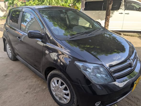 A picture of Toyota IST Bei yake ni 9 8m 0653 323677 0688147887