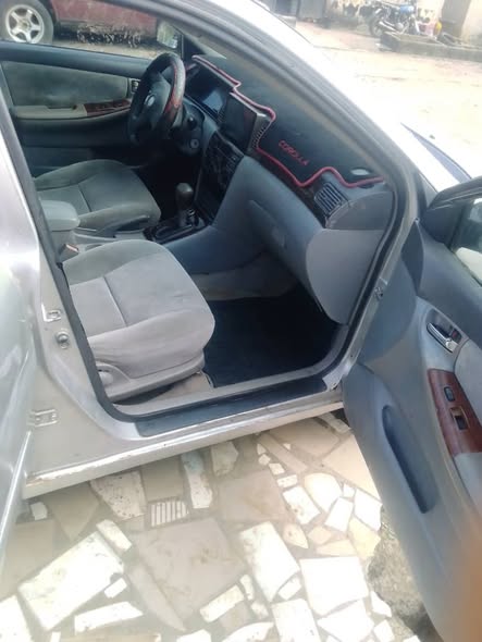 A picture of 2004 TOYOTA COROLLA