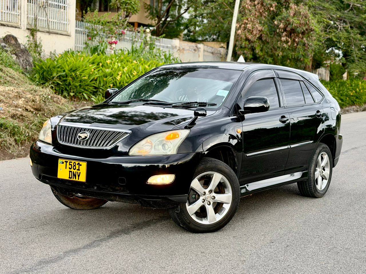 A picture of TOYOTA HARRIER DNY INAUZWA