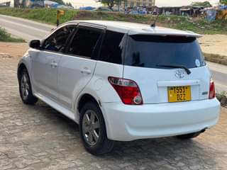A picture of TOYOTA IST