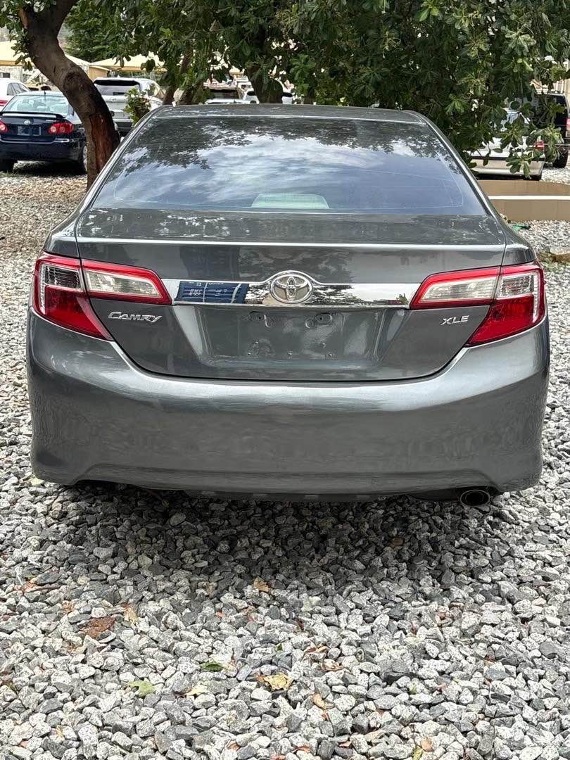 A picture of TOYOTA CAMRY XLE