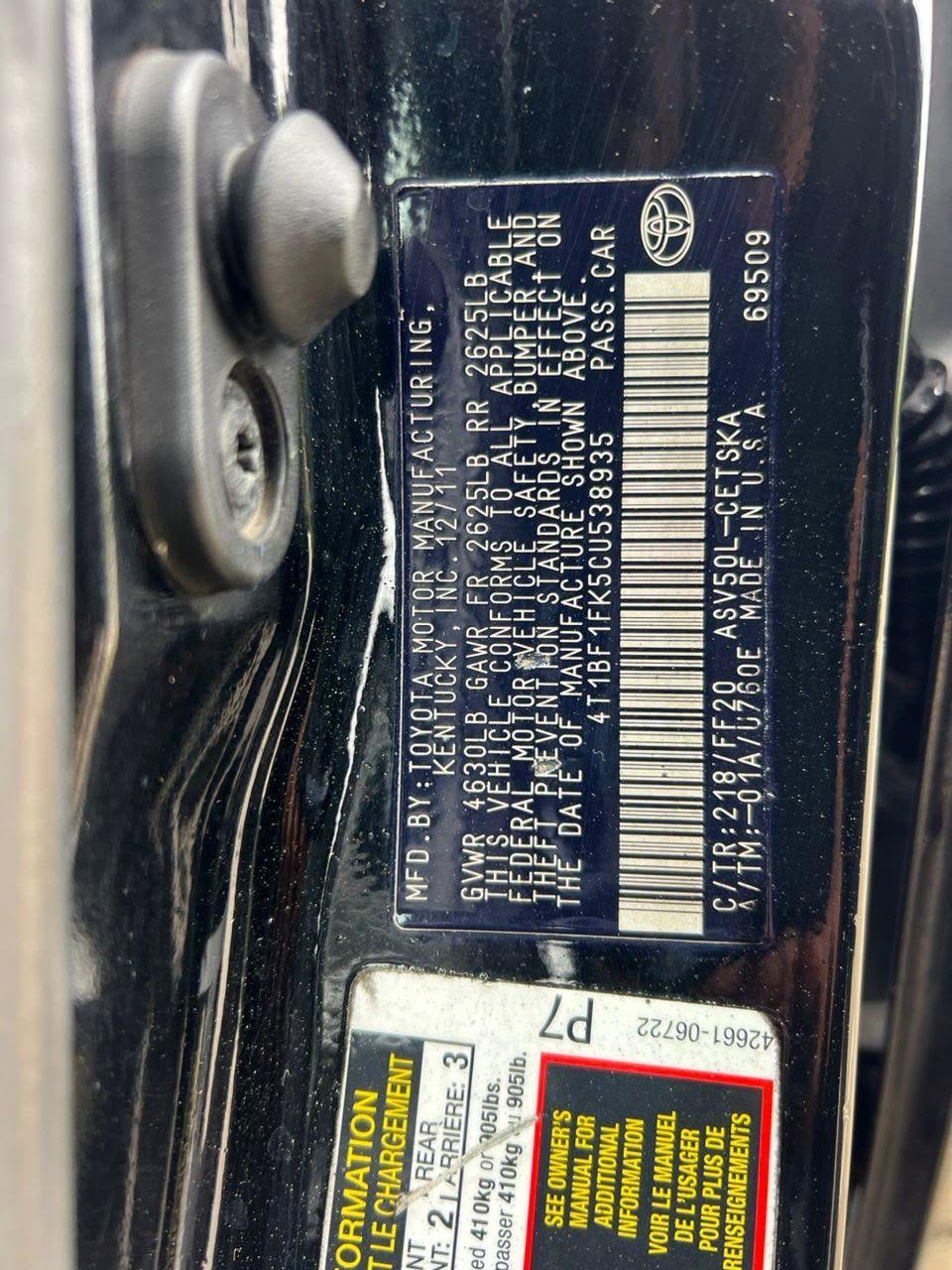 A picture of BLACK ON BLACK 2013 MODEL CAMRY V4
