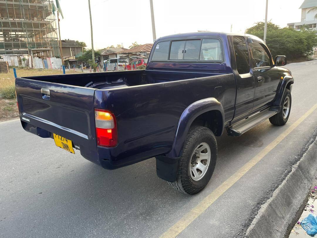 A picture of TOYOTA HILUX