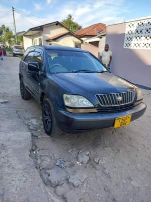 A picture of Toyota harrier old