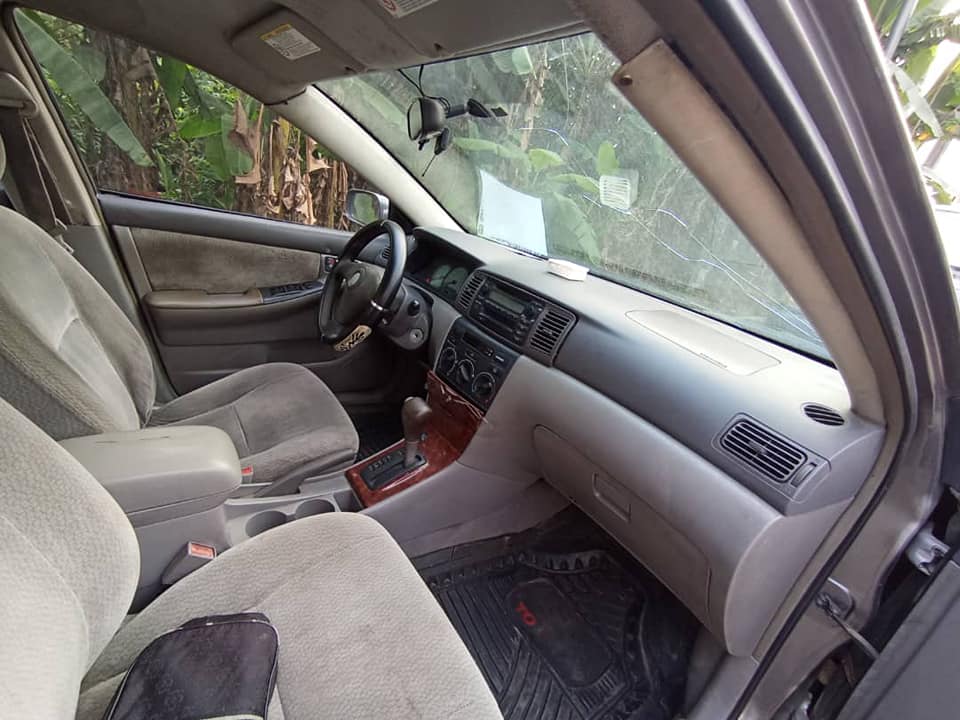 A picture of TOYOTA COROLLA 2004