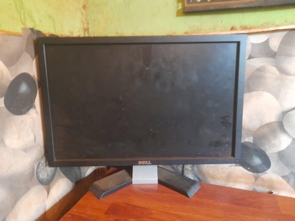 A picture of 19inch dell monitor wide