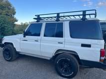 A picture of RAND CRUISER LX DASHIBOD KUBWA MACHO YA PANZI YEA 2007