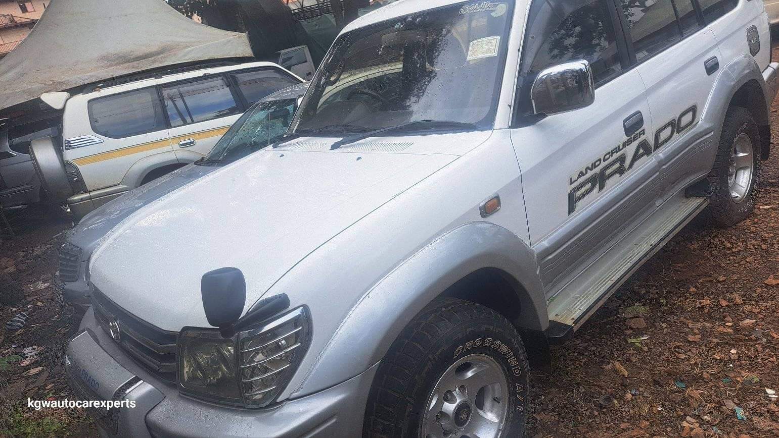 A picture of 2002 Landcrusier tx prado