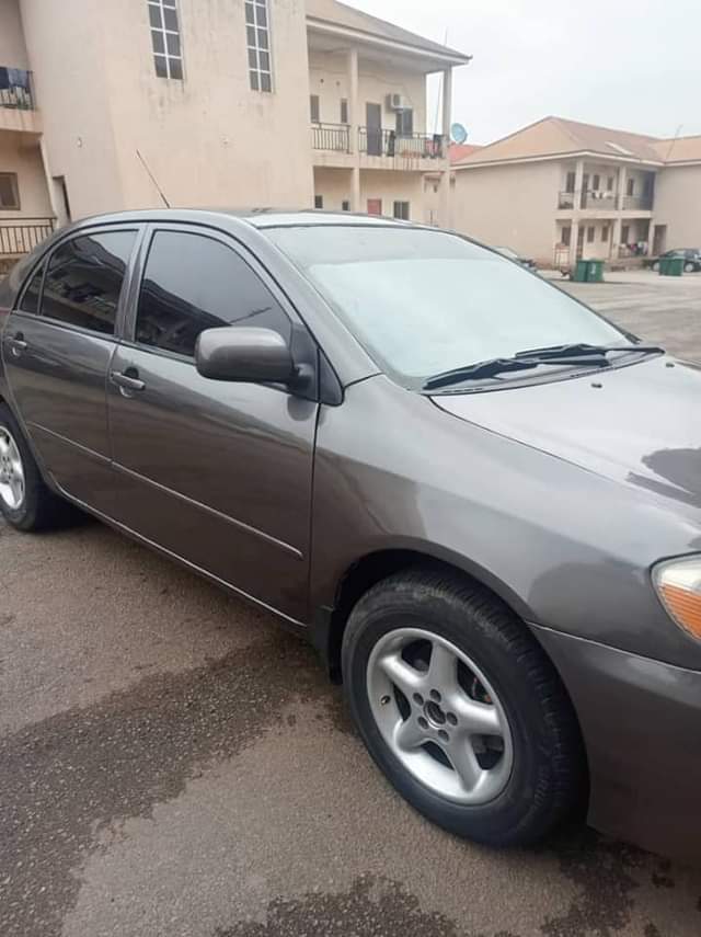 A picture of 2004 Toyota Corolla LE 3.3m only