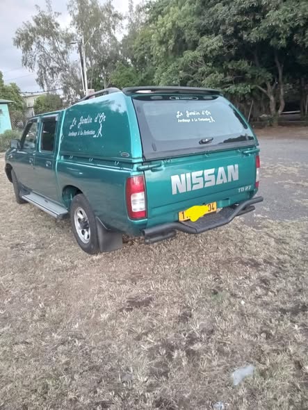 A picture of Nissan 4x2 04