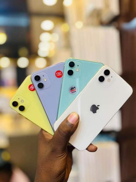 A picture of iPhone 11 gb 128