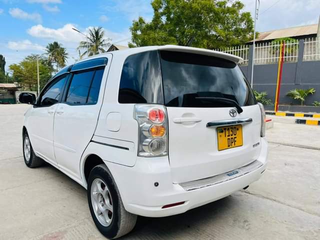 A picture of TOYOTA RAUM CC 1400 FULL AC mil 9 8 tuu