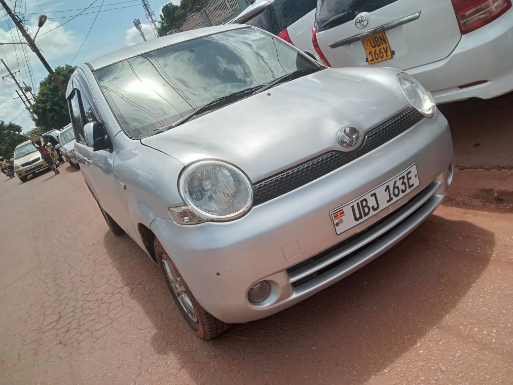 A picture of Toyota sienta it s on sale