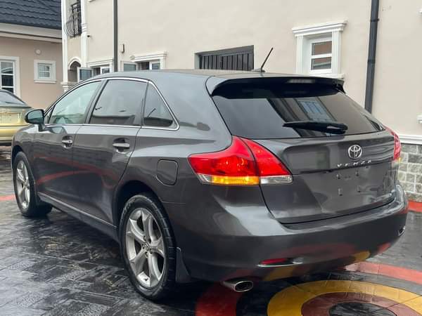 A picture of wow This is sparkling clean Toyota venza 2010 model registered